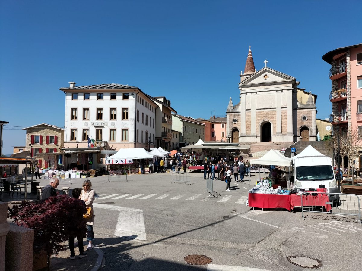 La piazza di Roverè Veronese.