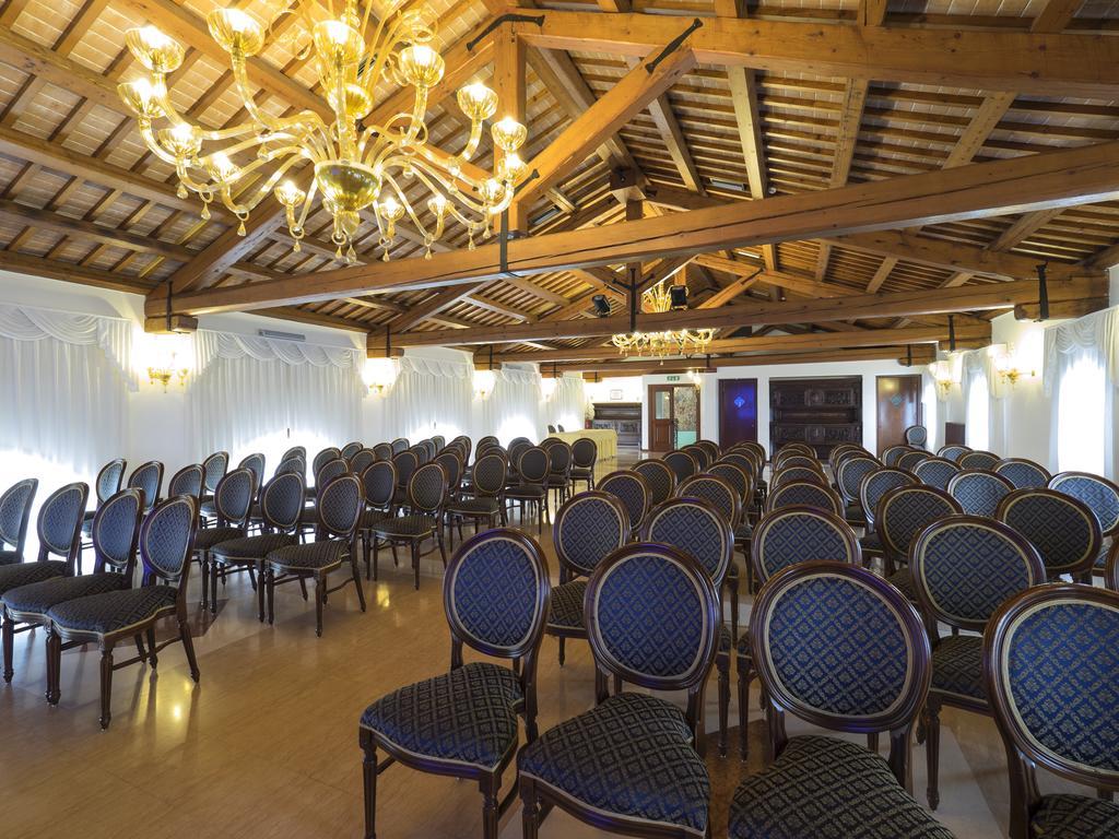 La sala conferenze di Villa Braida