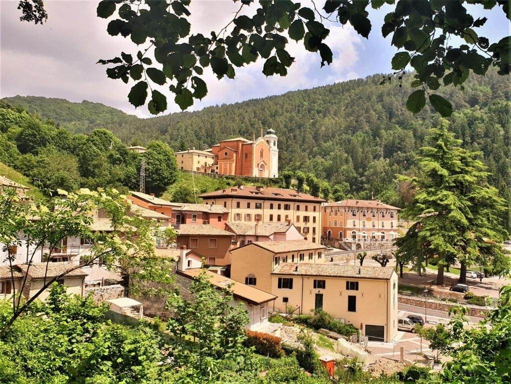 Uno scorcio su Ferrara di Monte Baldo,
